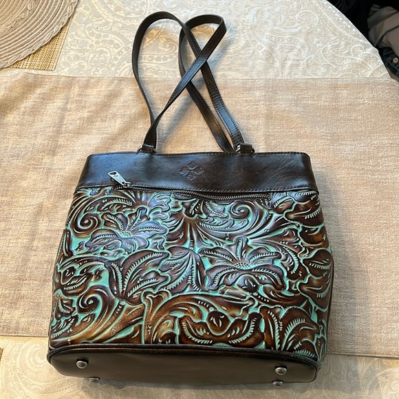 Patricia Nash Handbags - Patricia Nash Leather Albi Convertible Backpack/Shoulder Bag in EUC